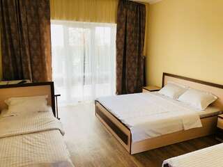 Гостевой дом Амидея Межводное Классический четырехместный номер-2