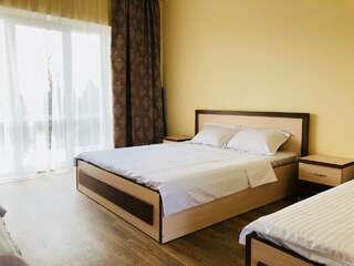 Гостевой дом Амидея Межводное Классический трехместный номер-3